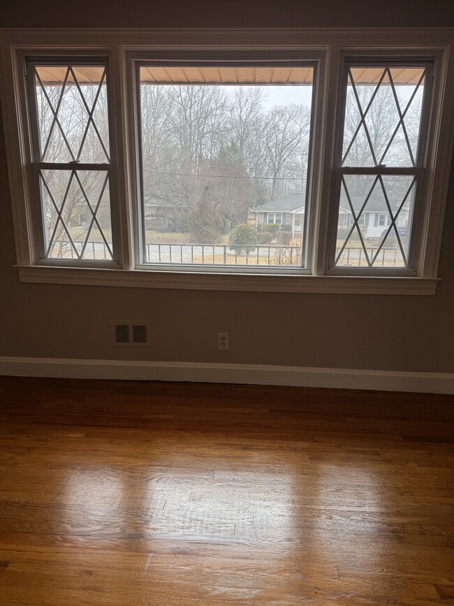 Photo - 230 Elaine Ave