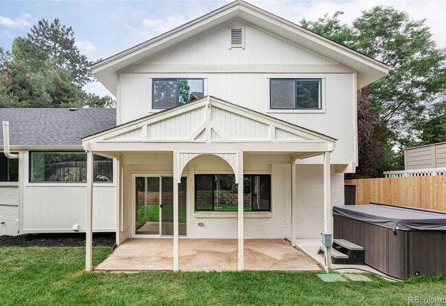 Building Photo - "Luxurious 5-Bed Retreat with Sauna & Gues... Rental