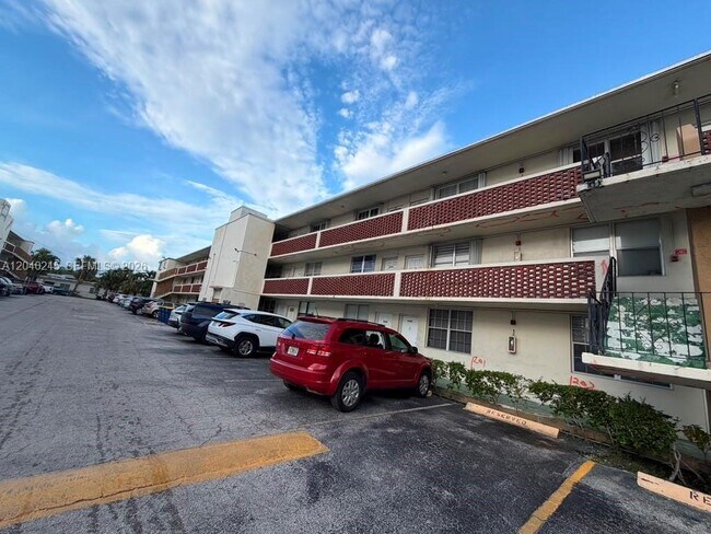 Photo - 1790 79th Street Causeway Unidad B307