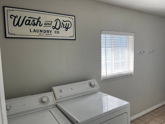 Photo - 546 E Delno Dr