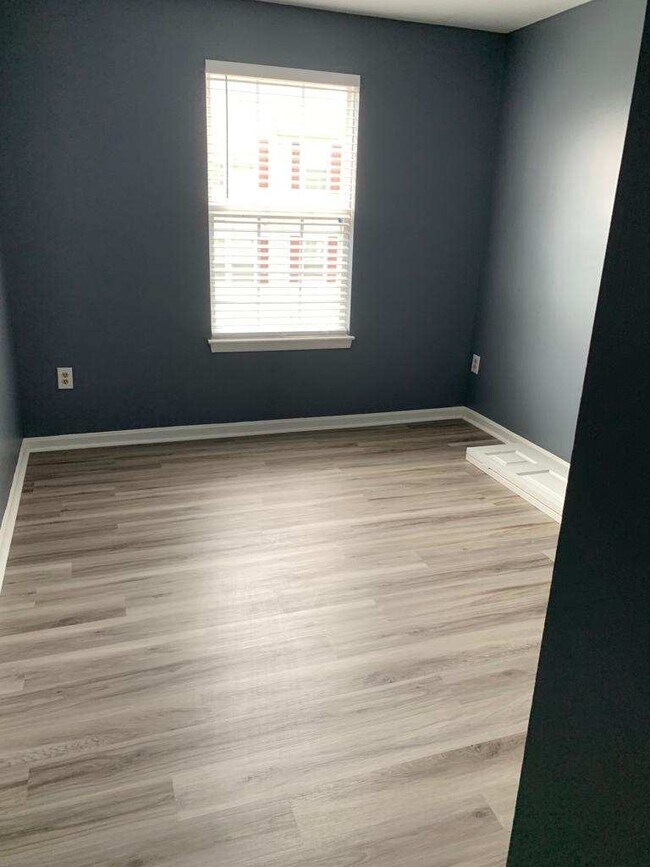 133 Royalty Cir