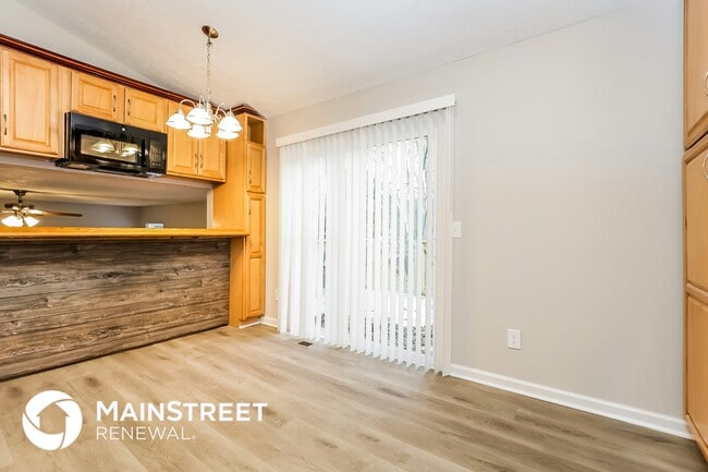 Photo - 1309 Cadogan Way