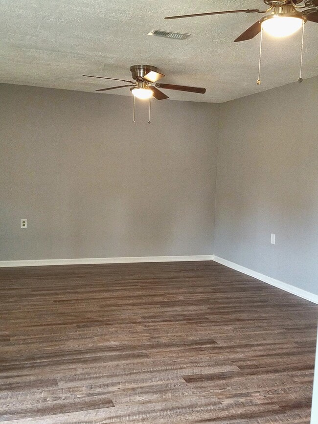Living room - 317 Burnett Station Rd Unit 317