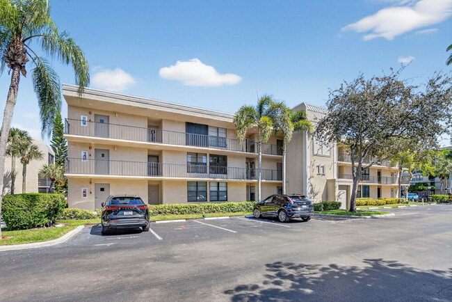 Building Photo - 11 Royal Palm Way Unit 3040