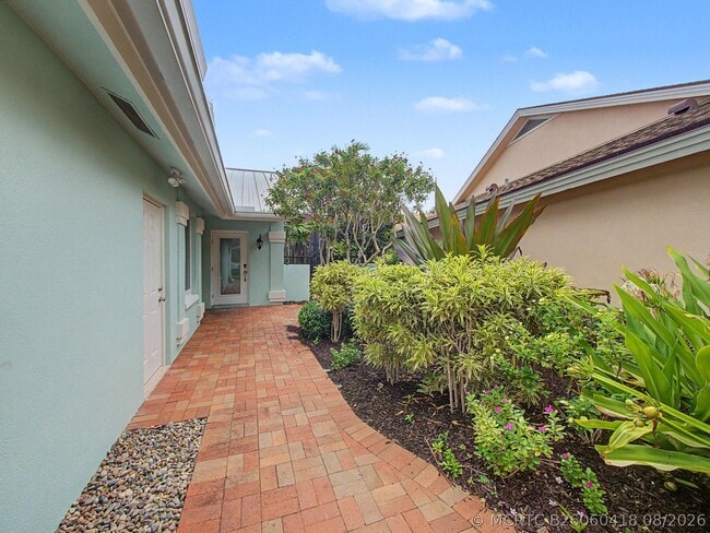 Photo - 303 Leeward Dr