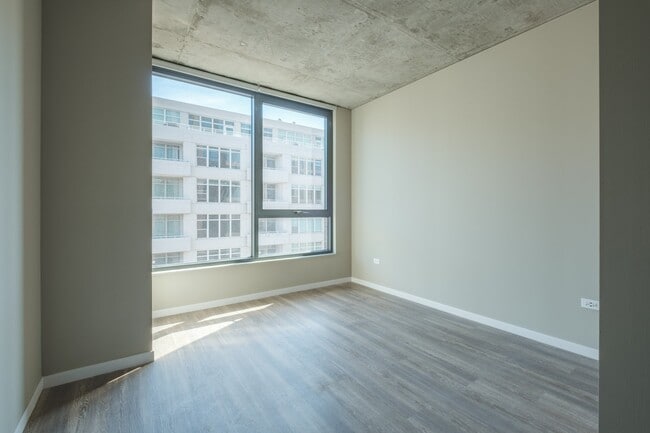 Photo - 930 W Washington Blvd