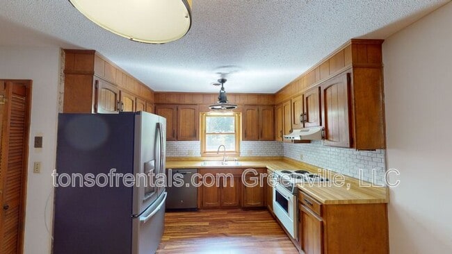 Photo - 102 Meadow St