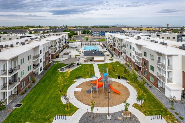 11 West Apartments & Townhomes