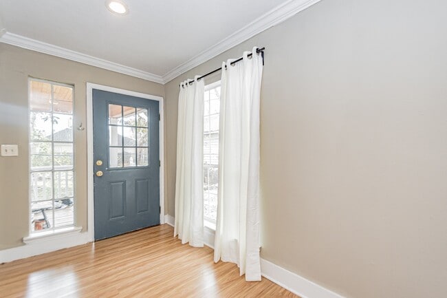 Photo - 3002 Kirk St