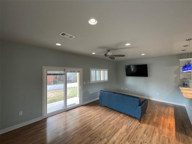 Photo - 5014 Evans Ave