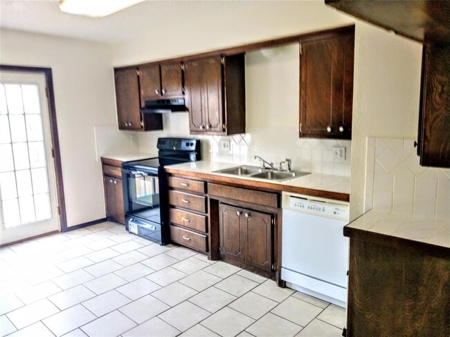 Photo - 121 Stonewood Dr