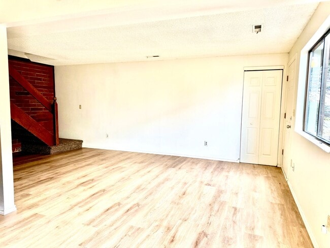Photo - 1211 W Ivy Ave Unit #203