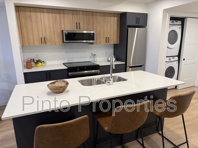 Building Photo - 8615-8108 108 St NW