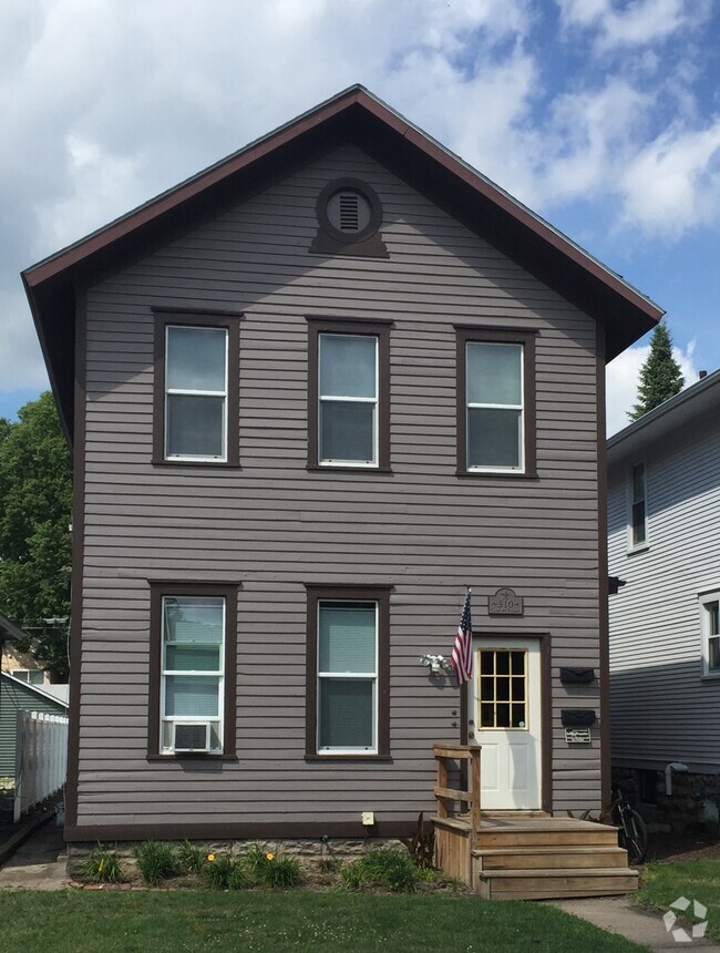 Building Photo - 310 E 4th St Unit UP Rental