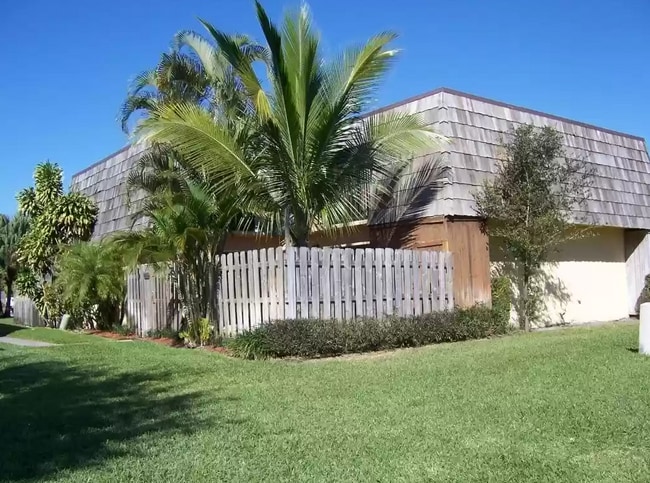 Photo - 2391 Waterside Dr