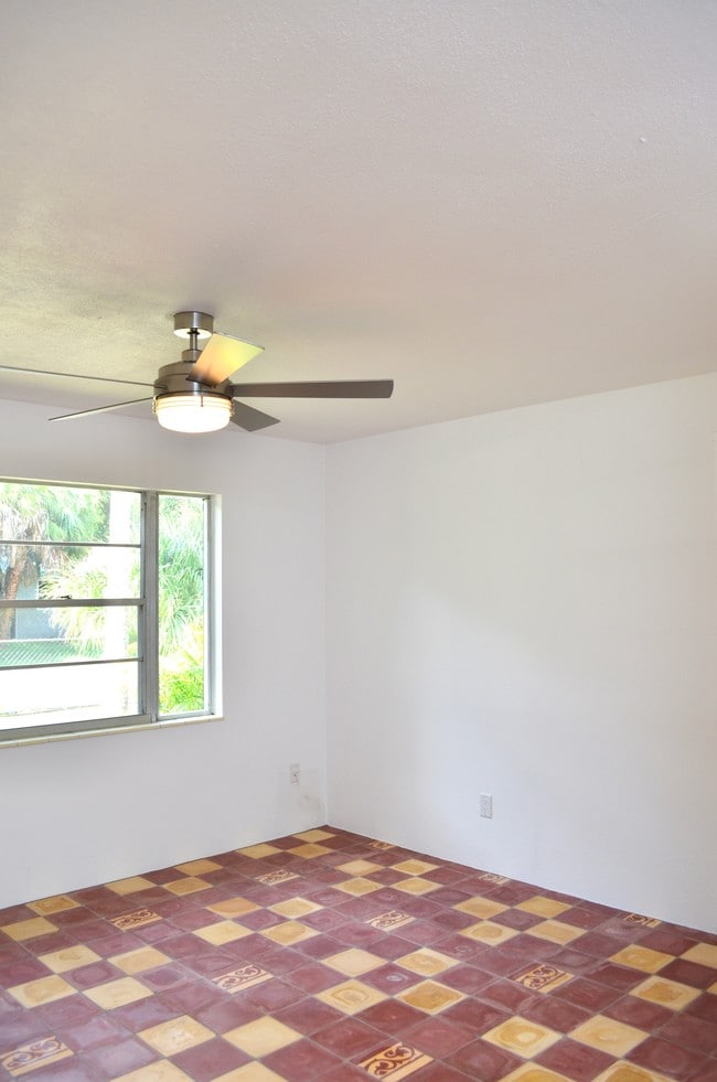 Photo - 1274 36th St