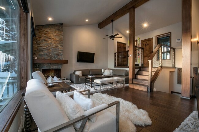 Photo - Gorgeous Lake View Condo Unidad 14