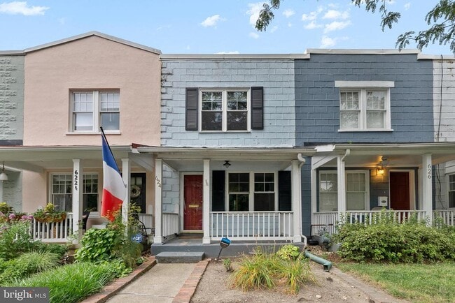 Building Photo - 624 N Alfred St Rental