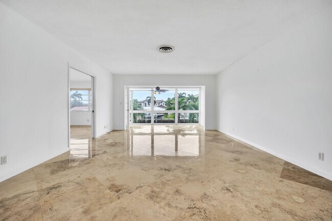 Photo - 2400 NE 36th St Unit 7