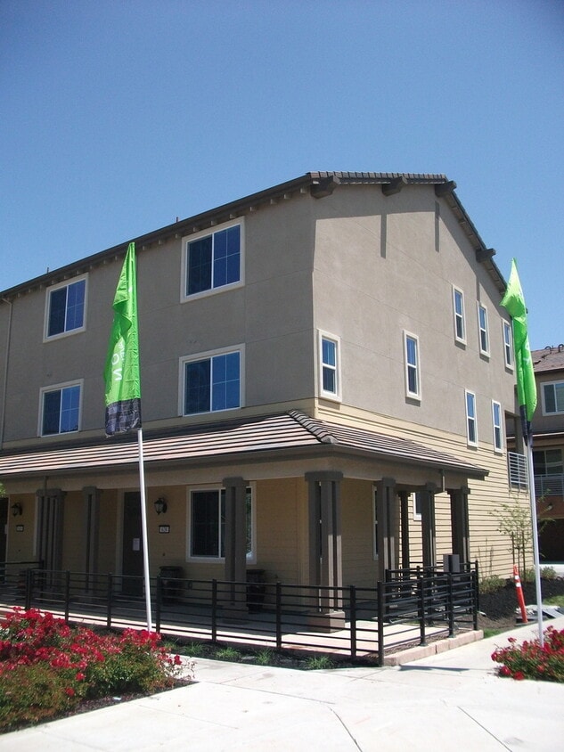 New Townhouse 3 bed 3.5 bath In South San ... - New Townhouse 3 bed 3.5 bath In South San ...