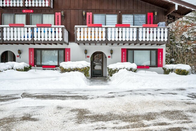 Photo - 46 Linderhof Golf Course Rd Unidad D4