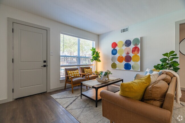 2BR, 1BA - 725SF - Living Room