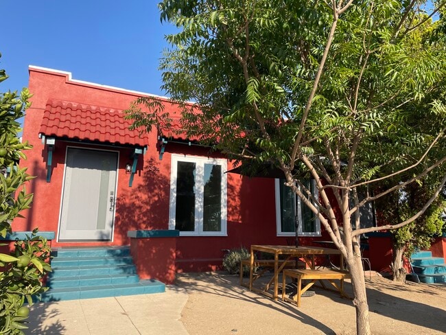 Building Photo - 1302 N Mariposa Ave Unit 1304 N Mariposa Ave Rental