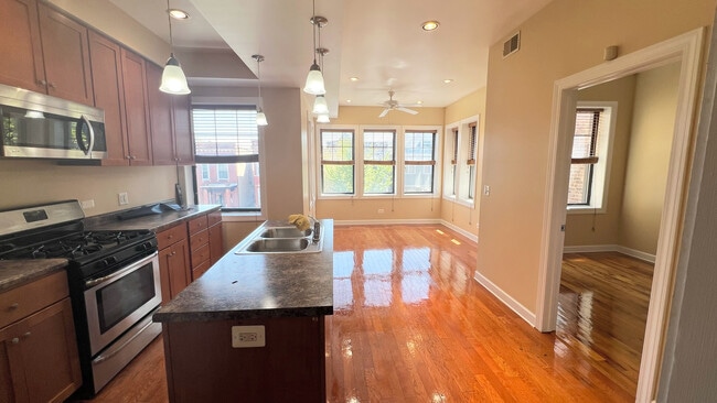 Photo - 3716 W Wrightwood Ave Casa
