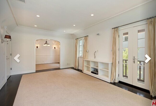 Living room with built-ins - 668 S GRETNA GREEN Way
