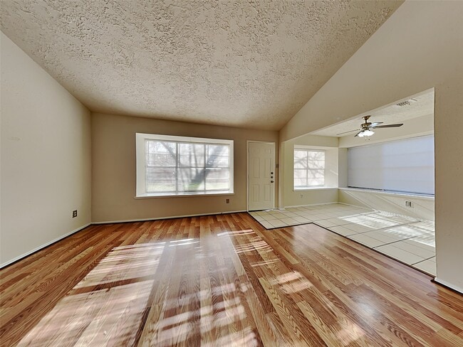 Building Photo - 16930 Barcelona Dr