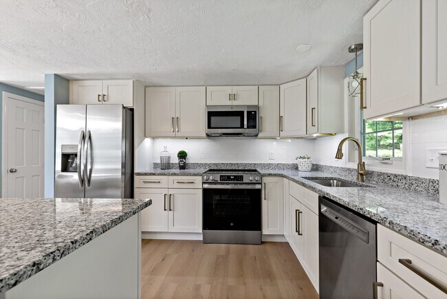 34 Surrey Dr