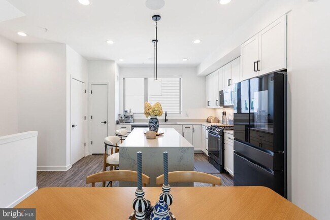 Photo - 2006 Northbank Pl