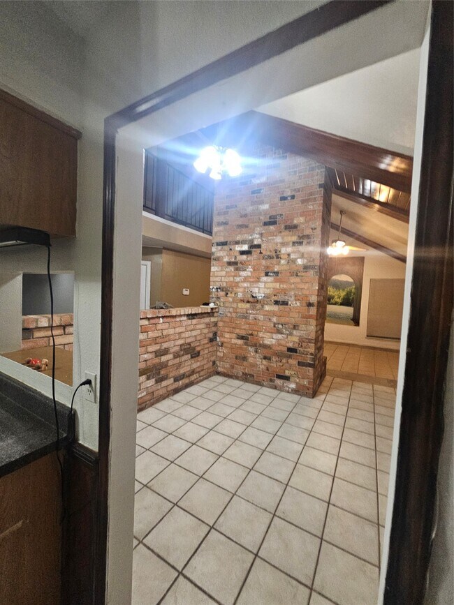 Photo - 4011 Alshire Dr