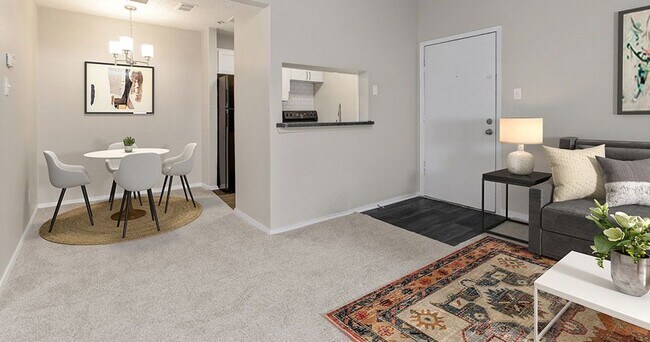 Hollytree Apartments