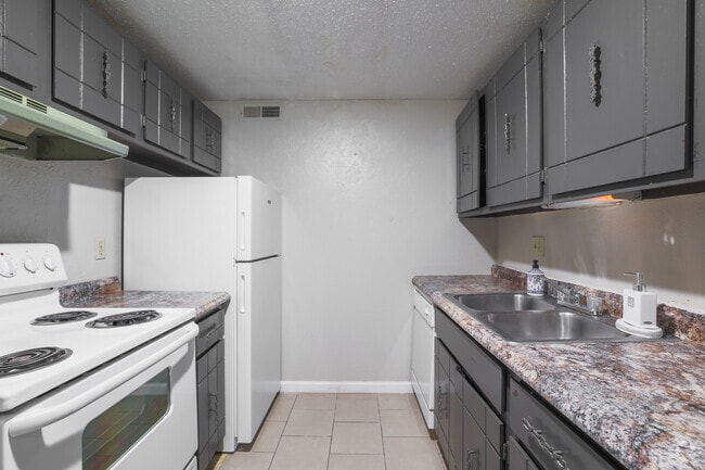 1BR, 1BA - 635SF