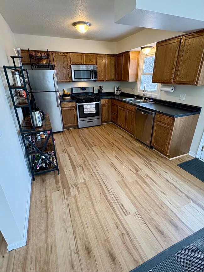 Kitchen - 304 E Bell Ave