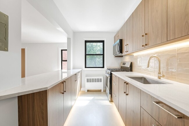 Photo - Hudson Terrace E14 Unit E14 - Renovated 2/Bdrm 1/Bath