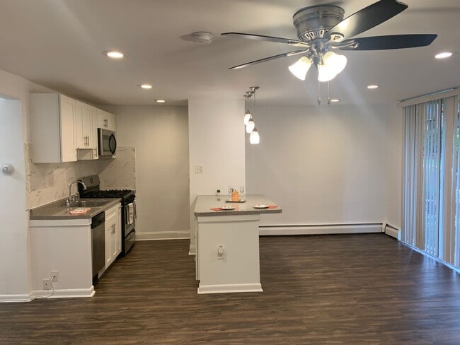 Photo - CV @ Glenolden Station