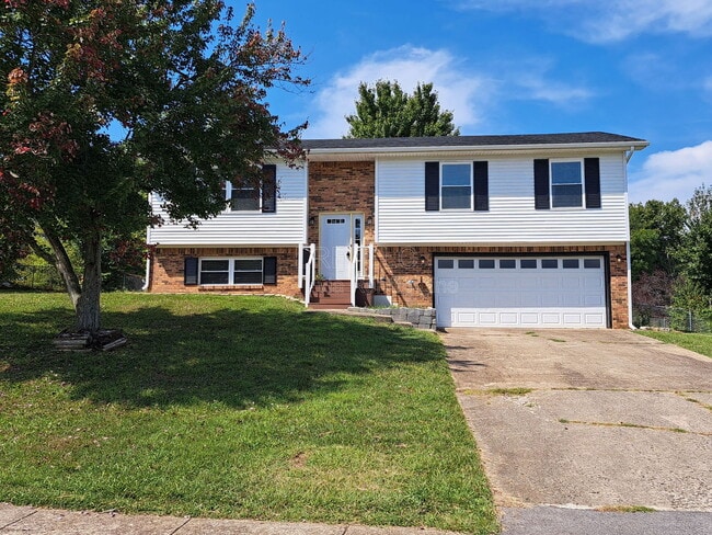 Building Photo - 1352 Hunters Ln Rental
