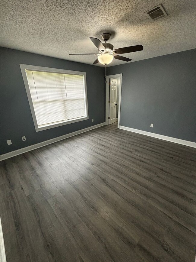 Photo - FOR RENT