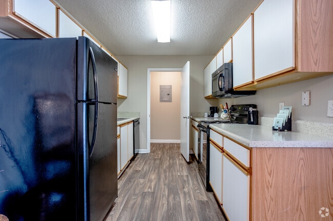 2BR,2BA 1098 SqFt