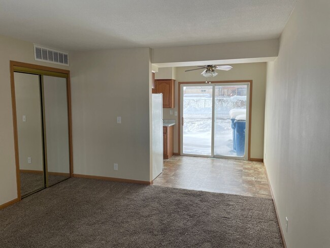 Photo - 2 Bedroom, 1 Bath Townhouse in LeClaire, IA