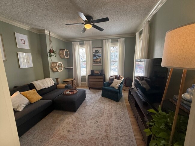 Building Photo - 2523 28th Ave S Unit 1