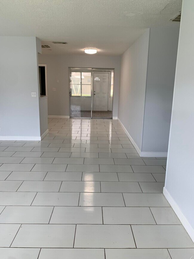 Photo - 2714 Knight Ln