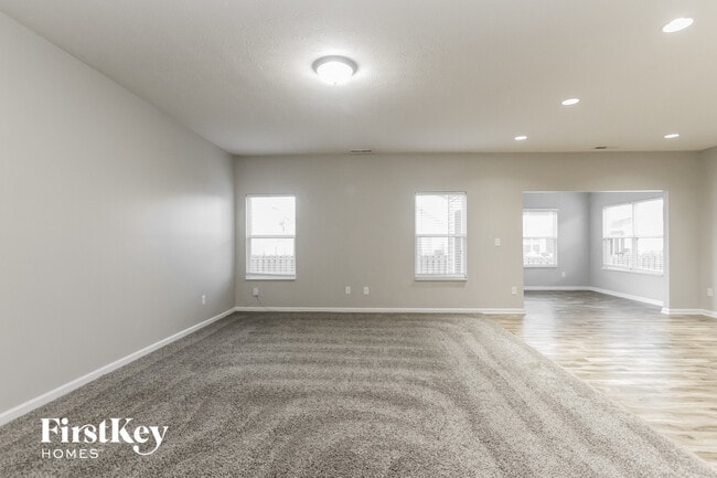 Photo - 821 Blue Ash Trail