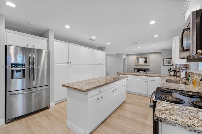 Photo - 7711 Coquina Dr