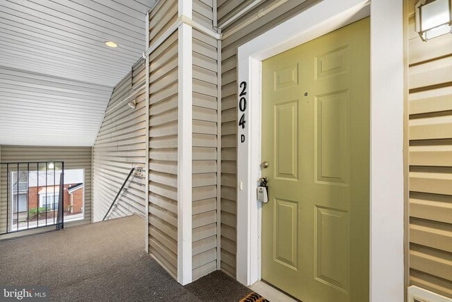 Building Photo - 204 Fallsgrove Blvd Unit 20