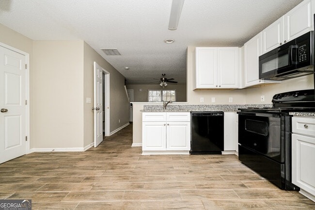 Photo - 304 Lauren Way