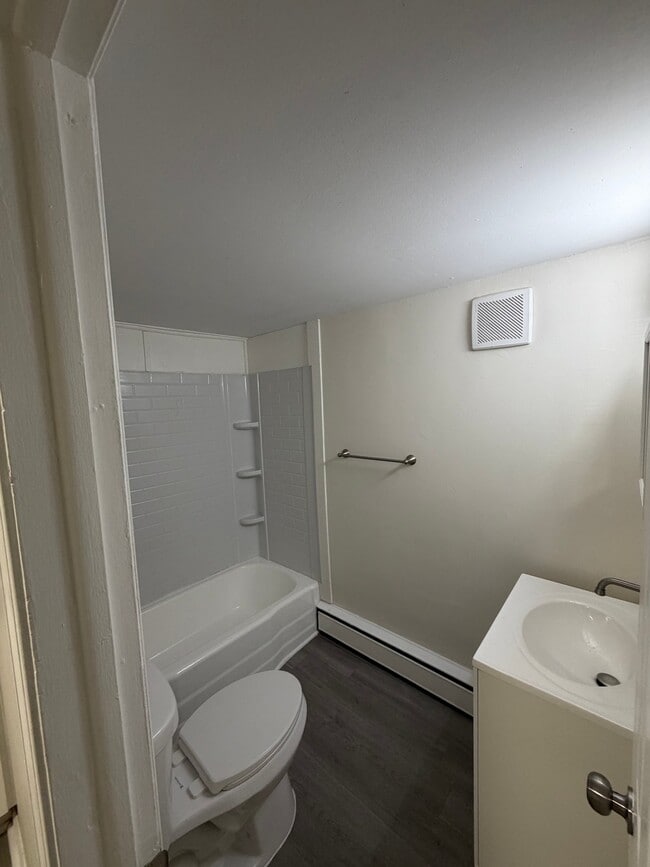 557 Main St Unit 8