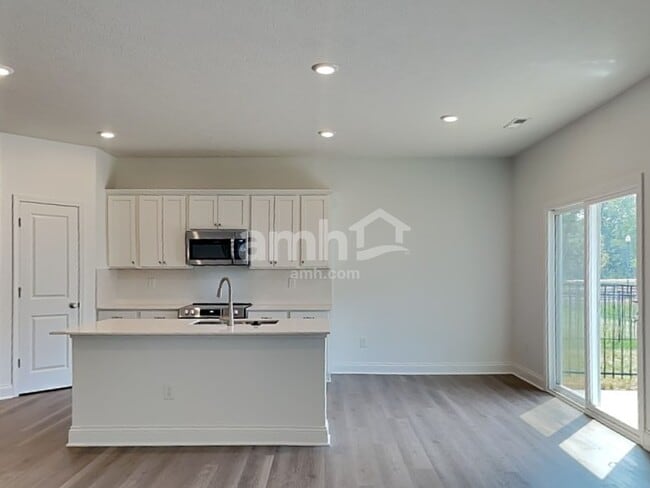 Photo - 305 Pne Hl Ct